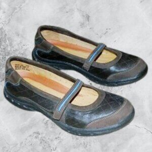 CLARKS Women's Unstructured Un.Earth Brown Mary Janes